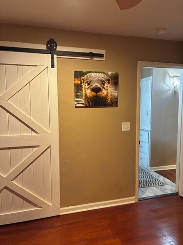 3BR 2bath house, large kitchen, fenced backyard,deck&wheel chair ramp on back.