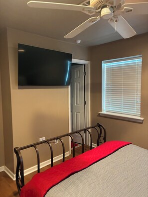 3 slaapkamers, een strijkplank/strijkijzer, wifi, beddengoed