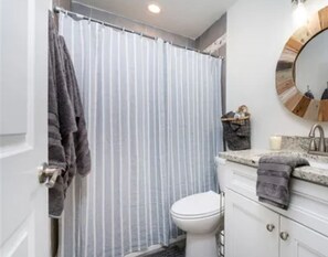 Shower, hair dryer, towels, soap - Bayfront Condo, Prime Beach Access, Manasota Key (Englewood)