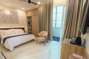 Deluxe Double Room - Enroot Stays (New Delhi)