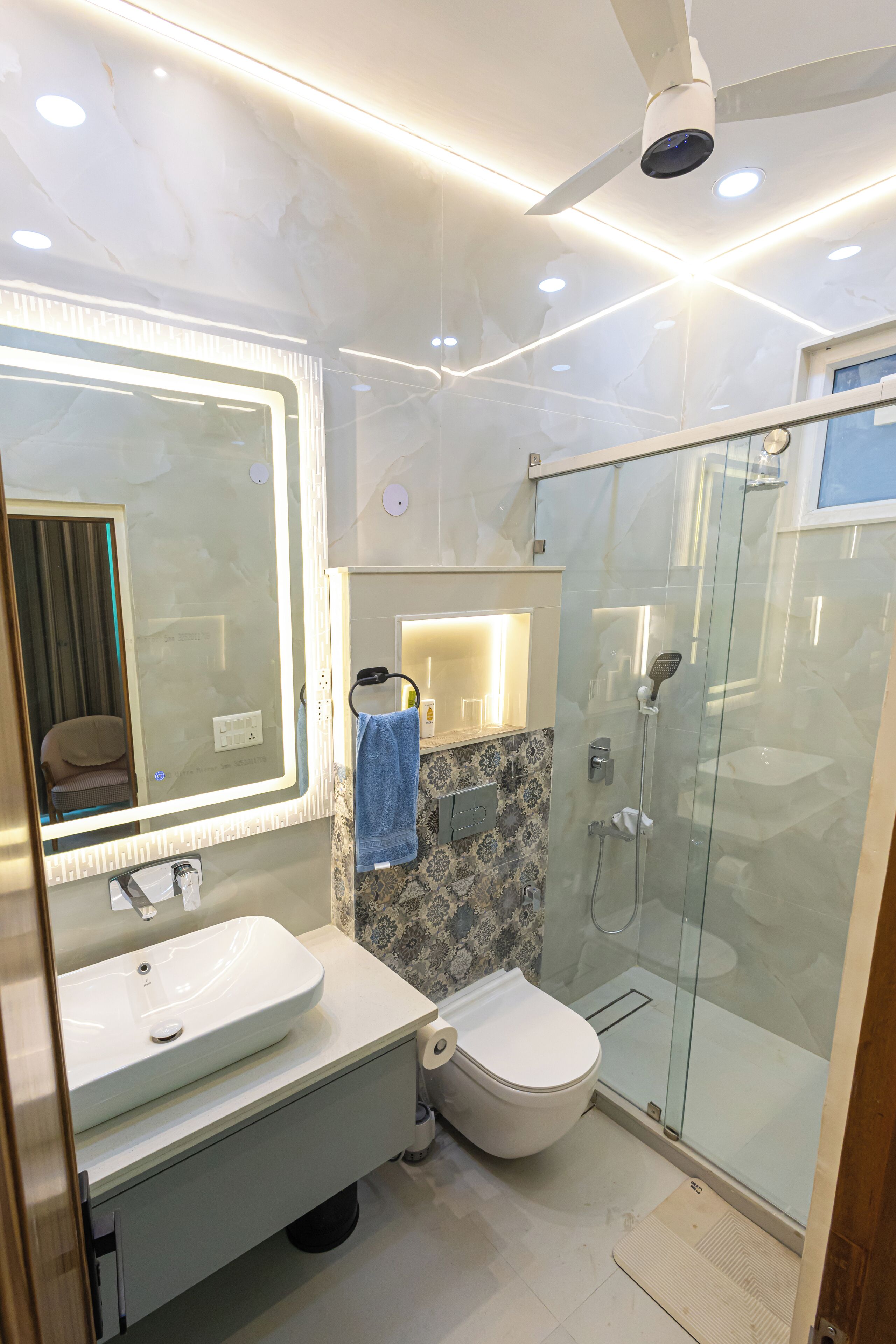 Deluxe Double Room | Bathroom | Shower, free toiletries, hair dryer, towels