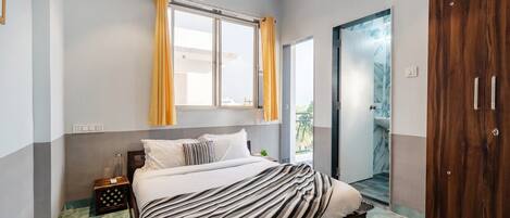 4 slaapkamers, een bureau, een strijkplank/strijkijzer, gratis wifi