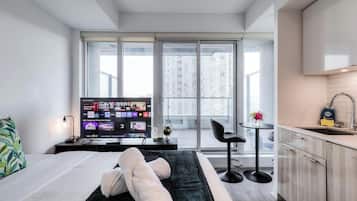 City Studio, 1 Queen Bed, Non Smoking | Living area