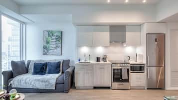 Executive Suite, 1 Queen Bed with Sofa bed, Non Smoking | Private kitchen | Full-size fridge, microwave, oven, stovetop