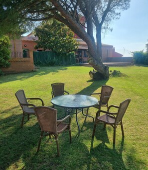 Unclassified image, 5 of 45, button - Holiday Home 'Large Luxury Chalet with Pool' with Private Pool, Private Garden and Wi-Fi (Valderas)