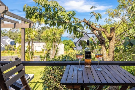 Outdoor dining. Cabbage Tree Cottage - Coastal Comfort by the Bay