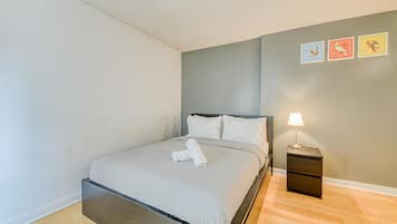 Studio Suite Premium, 1 giường cỡ queen, không hút thuốc | Khu phòng khách | TV 50-inch có truyền hình kỹ thuật số