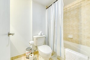 Amenidades de baño gratuitas, secadora de cabello, toallas, jabón 