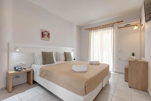 Double or Twin Room with Sea View | In-room safe, iron/ironing board