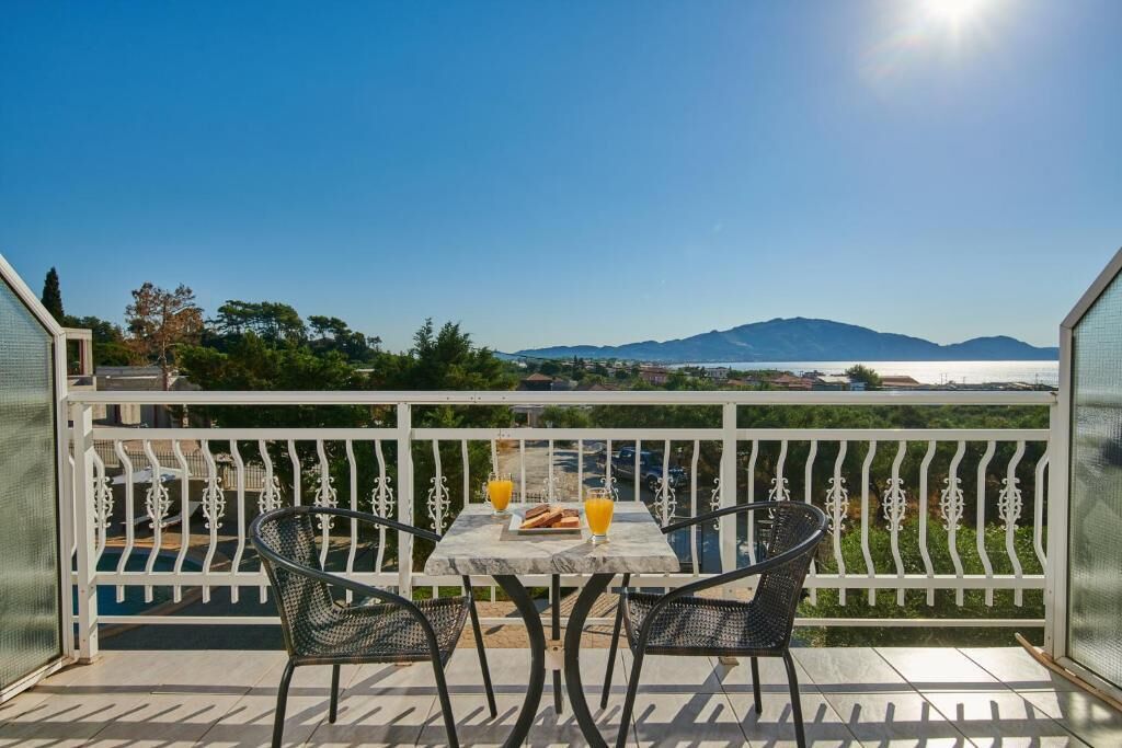 Double or Twin Room with Sea View | In-room safe, iron/ironing board