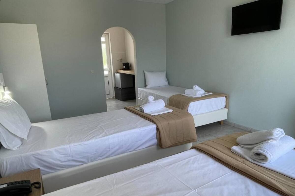 Triple Room with Sea View | 客房內保險箱、熨斗/熨衣板