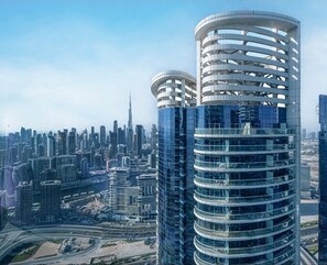 Exterior - Spacious 3-bedroom apartment with AC in lovely Dubai (Dubai)