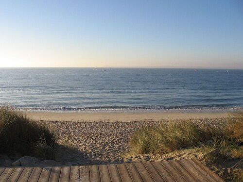 House 200m from the beach, sea view, garden