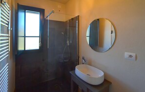 Shower, hair dryer - 3 bedroom cozy home in Palazzo del Pero (Palazzo del Pero)
