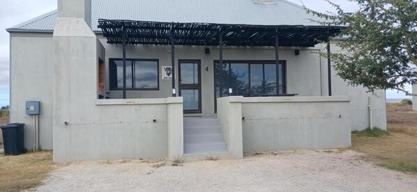 Unclassified image, 1 of 11, button - Quagga River Lodge (WC)