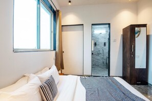 4 habitaciones, escritorio, tabla de planchar con plancha y wifi gratis 