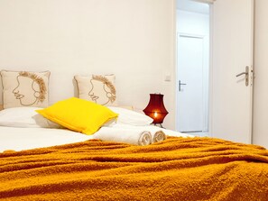 2 bedrooms, bed sheets - Marais 2BR Apartment 35m2 near Pompidou and Metro (PARIS)