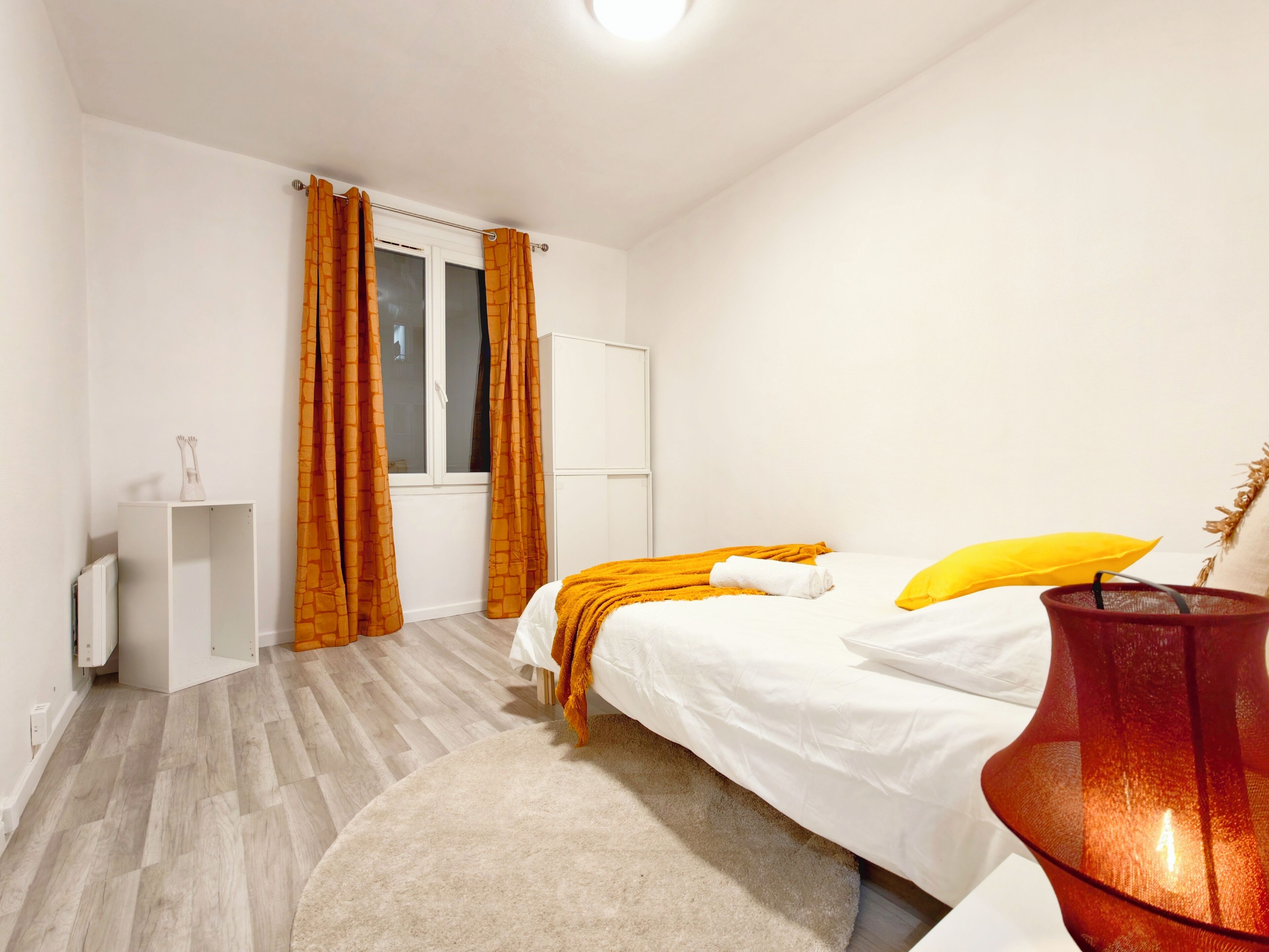 2 bedrooms, bed sheets