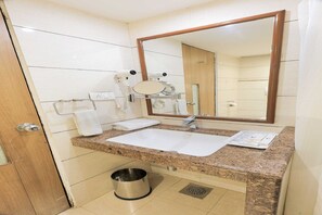 Een douche, handdoeken