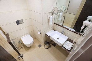 Een douche, handdoeken