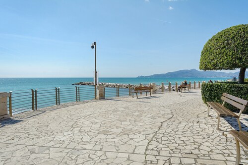 Appartement 'Il Noce - Près de Chiavari' avec vue sur la montagne, jardin privé et climatisation