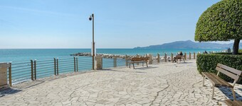 Apartment 'Il Noce - Vicino Chiavari' with Mountain View, Private Garden and Air Conditioning