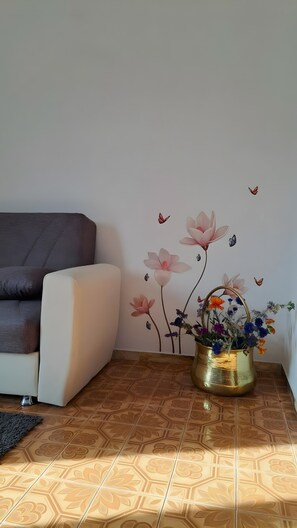 Unclassified image, 5 of 30, button - Apartment 'Il Noce' with Mountain View, Private Garden and Air Conditioning (San Terenziano)