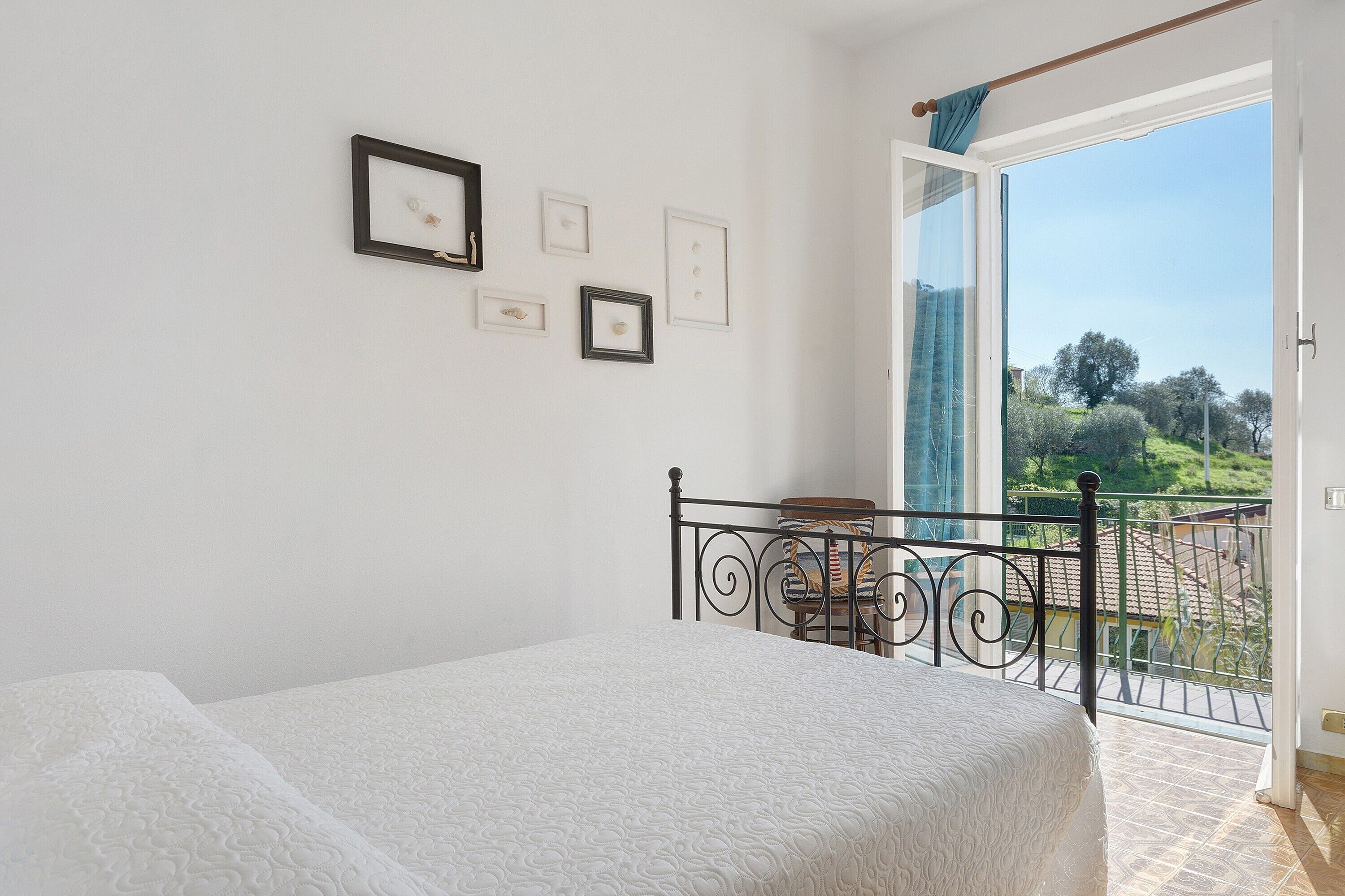 3 bedrooms, iron/ironing board, bed sheets