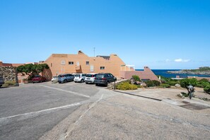 Exterior - Studio 'La Terrazza Di Bonifacio' with Sea View, Wi-Fi and Air Conditioning (Terravecchia-portoquadro)