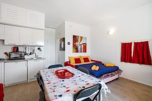 Interior - Studio 'La Terrazza Di Bonifacio' with Sea View, Wi-Fi and Air Conditioning (Terravecchia-portoquadro)