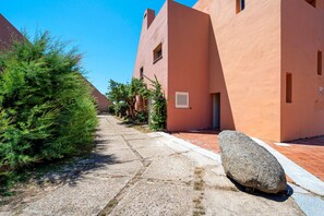Property grounds - Studio 'La Terrazza Di Bonifacio' with Sea View, Wi-Fi and Air Conditioning (Terravecchia-portoquadro)