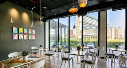Hotel in Chandigarh near Rock Garden