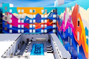 Pool - Hotel in Zirakpur with Pool & Hill Gateway (Zirakpur)