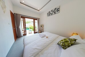 In-room safe, desk, blackout curtains, iron/ironing board - Cahya Dewi Villas (Canggu)