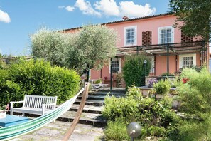 Unclassified image, 2 of 29, button