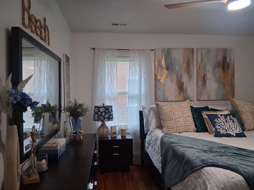 Spacious 4-bedroom house with AC in lovely Morehead City