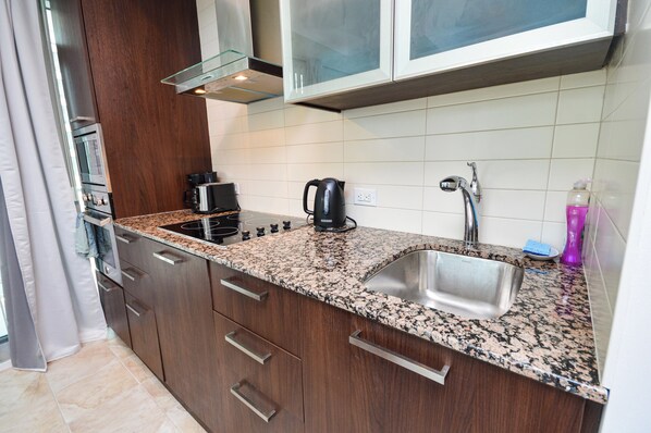 جناح إستديو مريح - سرير كبير مع أريكة سرير | مطبخ خاص | ثلاجة/مجمد بحجم كبير، ميكروويف، فرن، موقد طهي مسطح