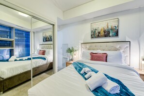 Classic Suite, 1 Queen Bed | Free WiFi, bed sheets - Downtown Rise Lofts (Toronto)