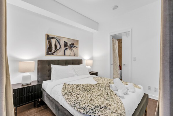 Premier Room, 1 Queen Bed with Sofa bed - Downtown Rise Lofts (Toronto)