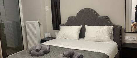 2 bedrooms, iron/ironing board, Internet