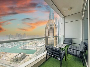 Property grounds - Settler.Homes, Breathtaking 2BR Marina, HighFloor (Dubai)