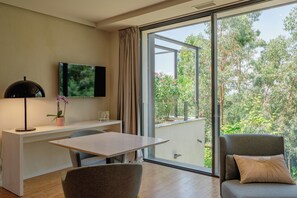 Deluxe Double Room, Garden View | Interior