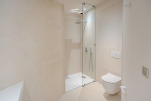 Kamar Double atau Twin Deluks, pemandangan bukit