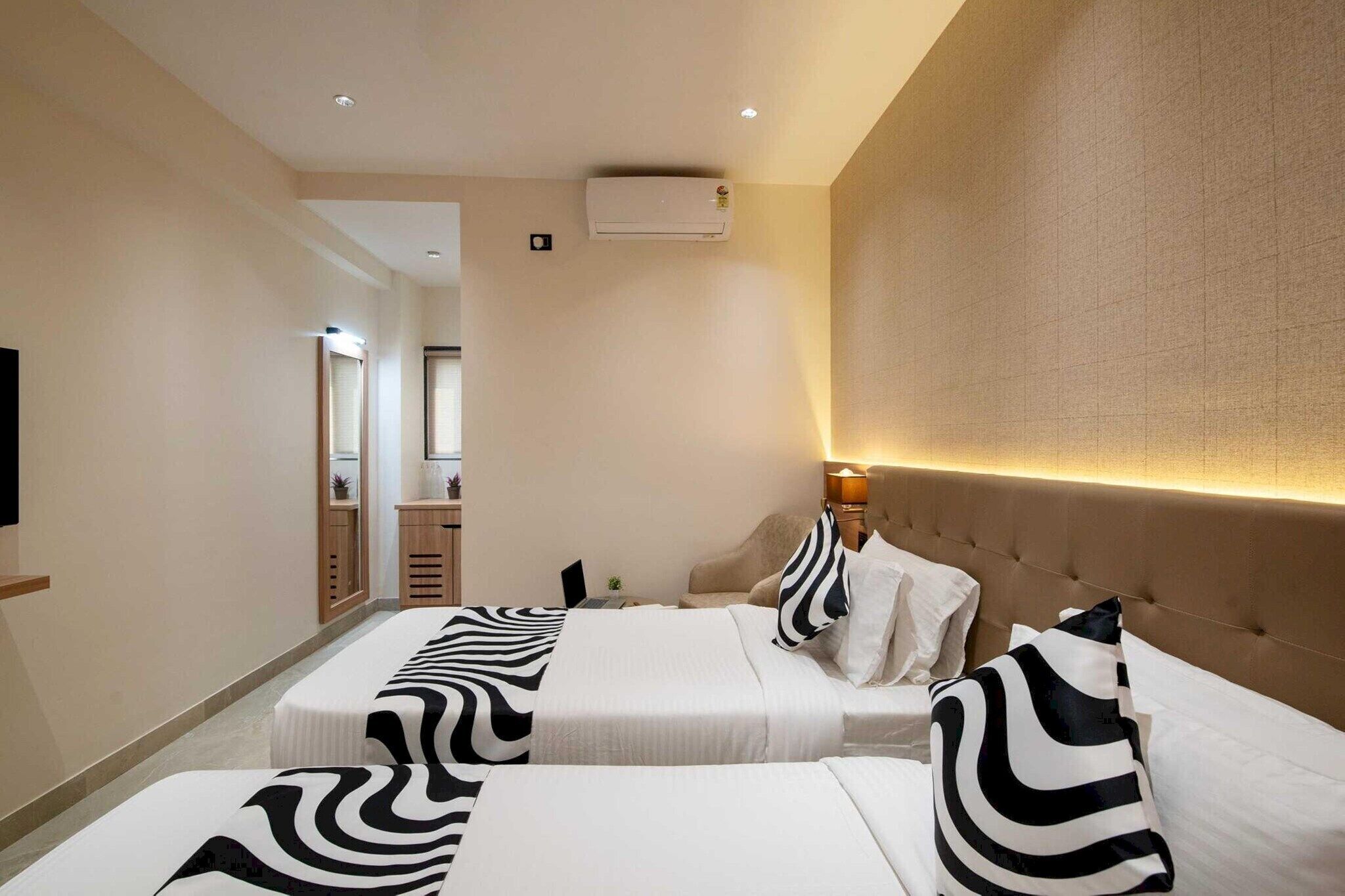 1 bedroom, desk, free WiFi, bed sheets