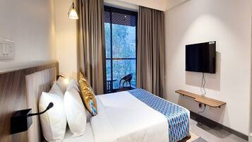 1 bedroom, desk, bed sheets