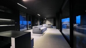 Apartment, Balkon, Gartenblick