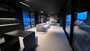 Apartment, Balkon, Gartenblick