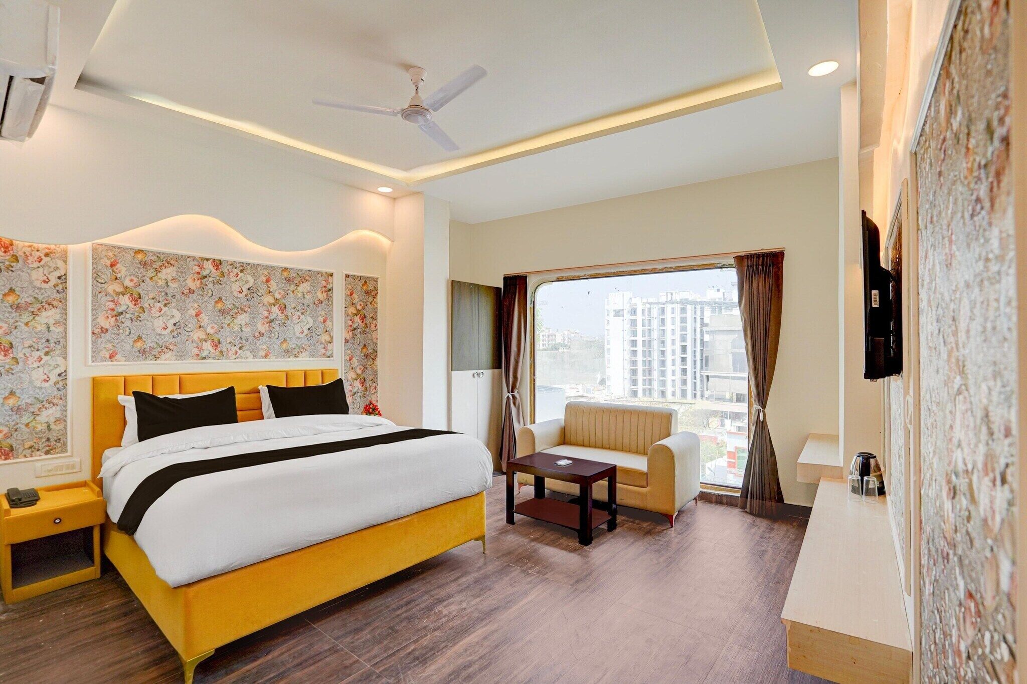 1 室のベッドルーム、デスク、WiFi (無料)、ベッドシーツ