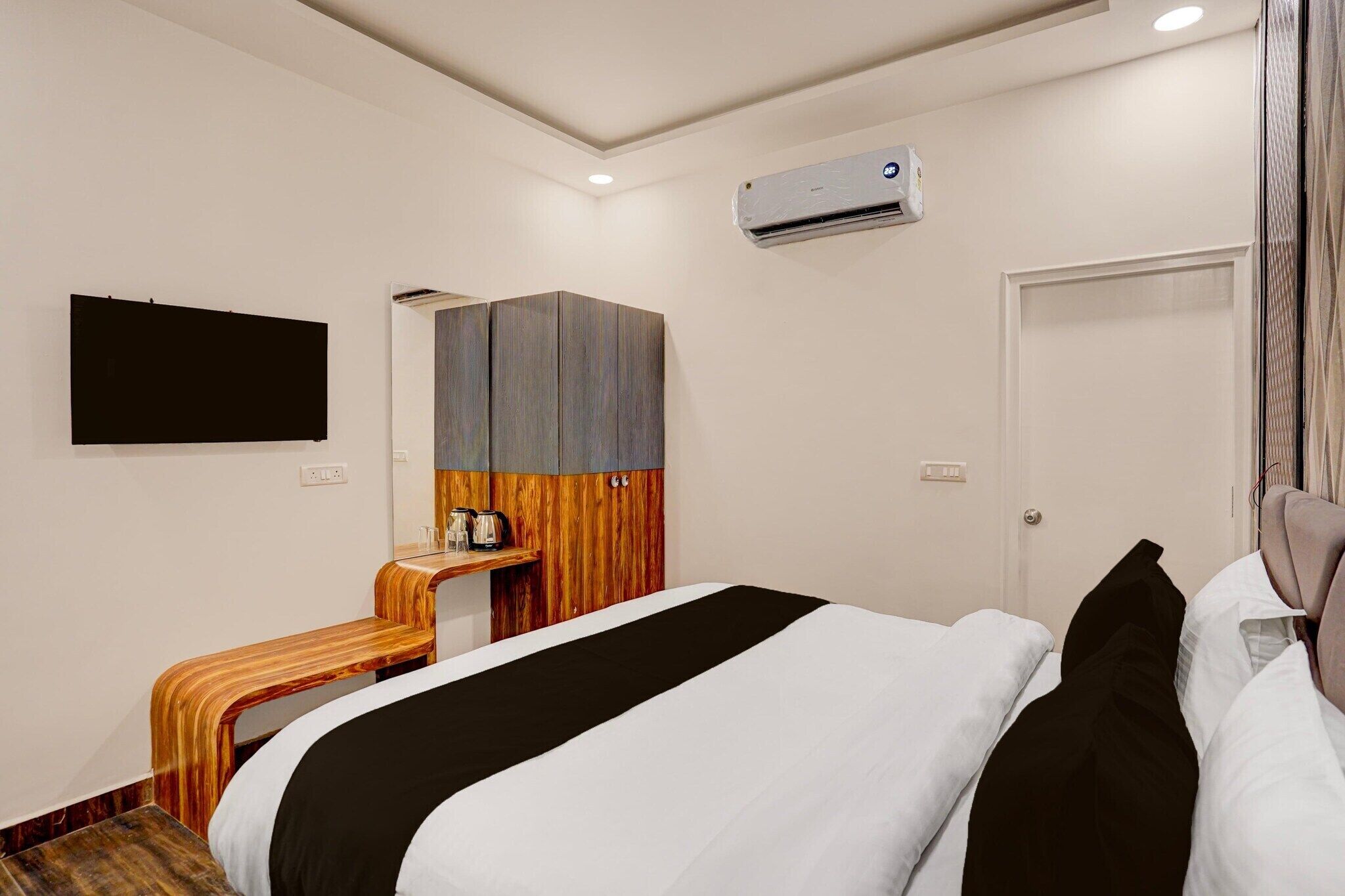 1 室のベッドルーム、デスク、WiFi (無料)、ベッドシーツ