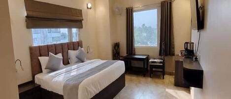 1 soverom, skrivebord, wi-fi (inkludert) og sengetøy